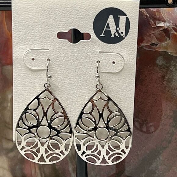 Silver Tear Drop Dangle Earrings A&I $16ea/bundle 3 for $25 - Picture 4 of 4